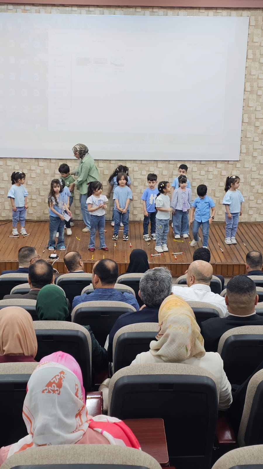 عرض فني للأطفال
